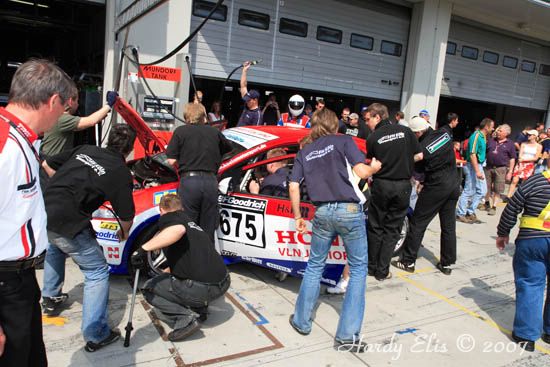 VLN 28-04-2007 04 Boxenstop 03