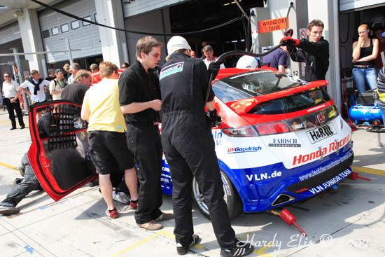 VLN 28-04-2007 04 Boxenstop 04