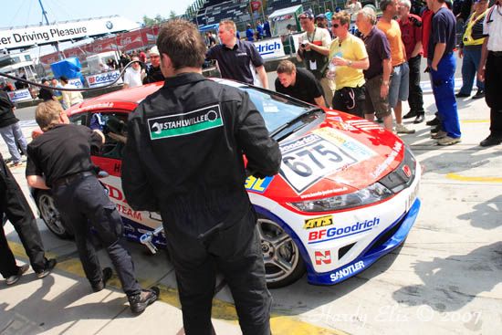 VLN 28-04-2007 04 Boxenstop 08