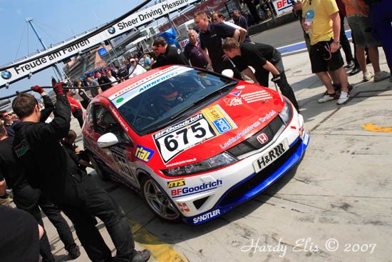 VLN 28-04-2007 04 Boxenstop 09