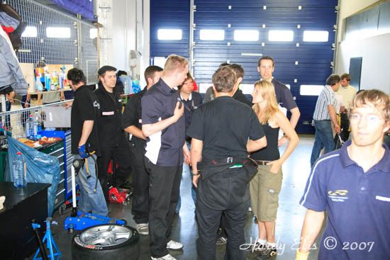 VLN 28-04-2007 04 Boxenstop 12