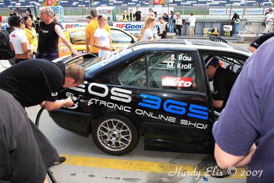 VLN 28-04-2007 04 Boxenstop 15