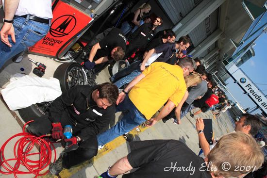 VLN 28-04-2007 04 Boxenstop 18