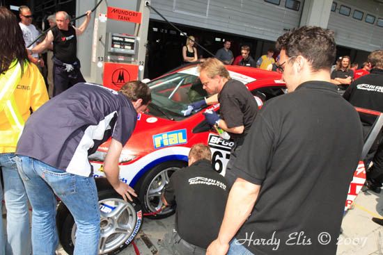 VLN 28-04-2007 04 Boxenstop 21