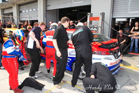 VLN 28-04-2007 04 Boxenstop 22