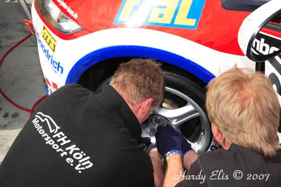 VLN 28-04-2007 04 Boxenstop 23