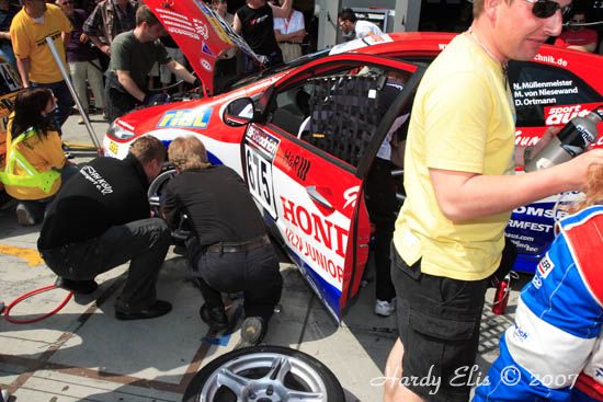 VLN 28-04-2007 04 Boxenstop 24