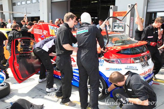 VLN 28-04-2007 04 Boxenstop 26