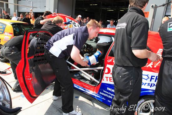 VLN 28-04-2007 04 Boxenstop 27