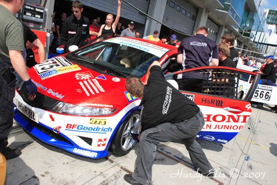 VLN 28-04-2007 04 Boxenstop 28