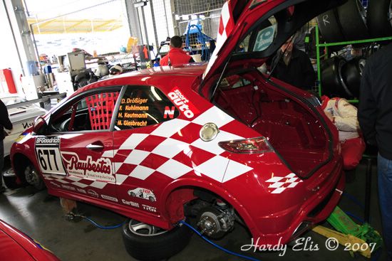 VLN 12-05-2007 01 Boxengasse 104