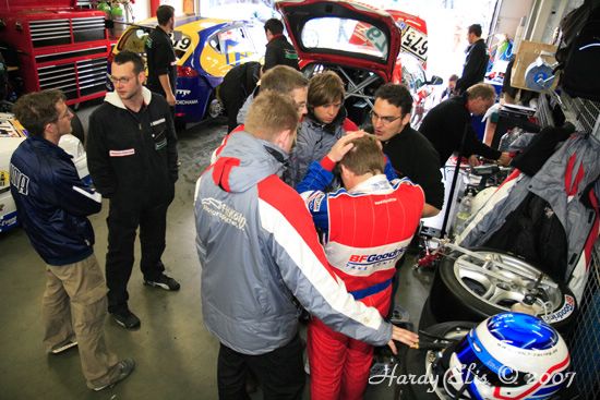 VLN 12-05-2007 01 Boxengasse 123