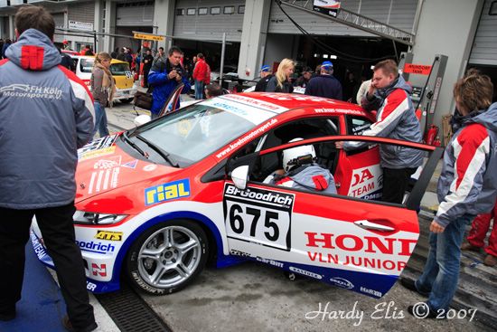 VLN 12-05-2007 01 Boxengasse 135