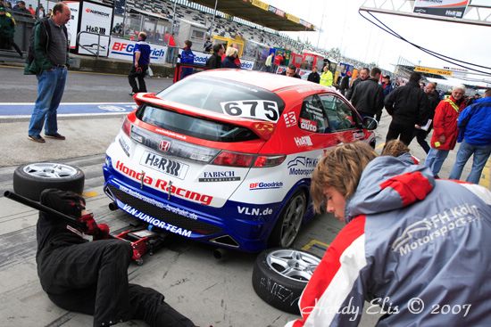 VLN 12-05-2007 01 Boxengasse 147