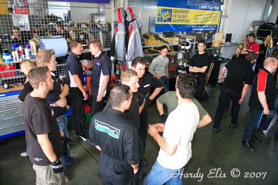 VLN 26-05-2007 01 Boxengasse 04