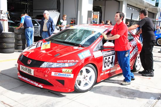 VLN 26-05-2007 01 Boxengasse 07