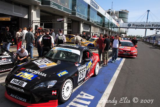 VLN 26-05-2007 01 Boxengasse 17