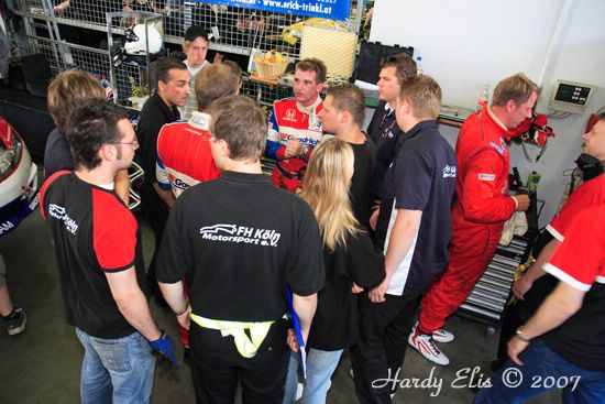 VLN 26-05-2007 01 Boxengasse 21