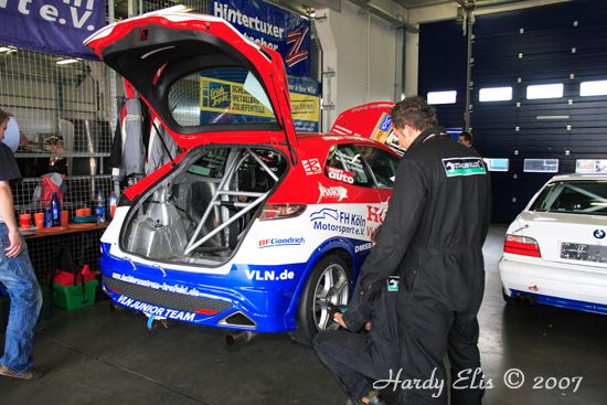 VLN 26-05-2007 01 Boxengasse 22