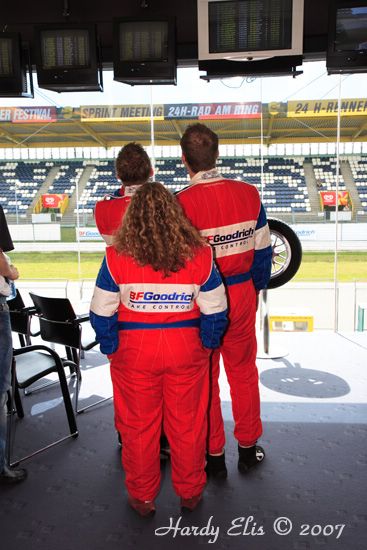 VLN 26-05-2007 01 Boxengasse 42