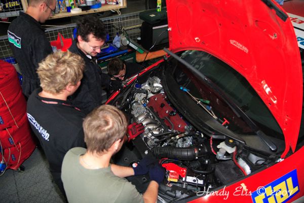 VLN 18-08-2007 01 Boxengasse 02