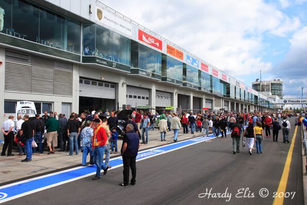 VLN 18-08-2007 01 Boxengasse 19