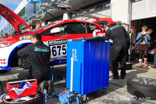 VLN 15-09-2007 01 Boxengasse 67