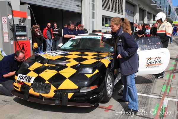 VLN 15-09-2007 03 Rennen Boxengasse 001