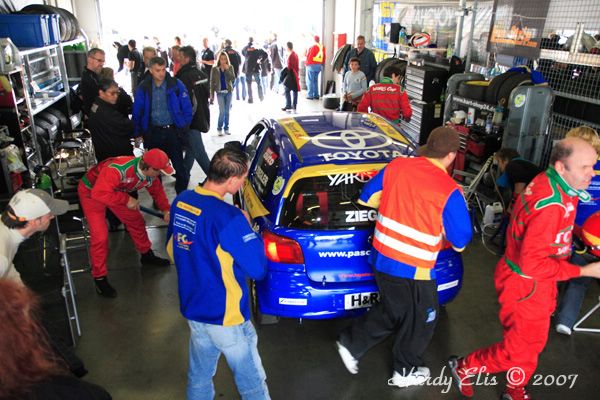 VLN 15-09-2007 03 Rennen Boxengasse 003