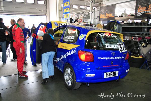 VLN 15-09-2007 03 Rennen Boxengasse 008