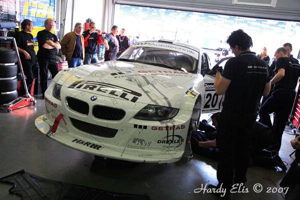 VLN 15-09-2007 03 Rennen Boxengasse 016