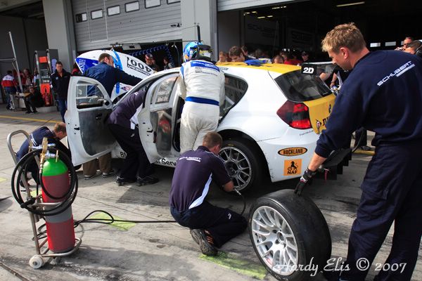 VLN 15-09-2007 03 Rennen Boxengasse 020