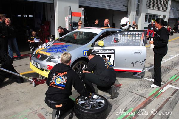 VLN 15-09-2007 03 Rennen Boxengasse 022