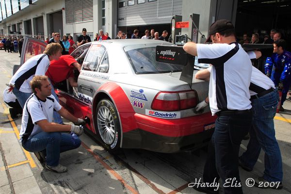 VLN 15-09-2007 03 Rennen Boxengasse 026