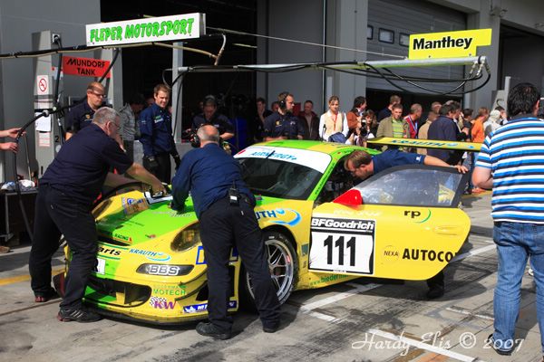 VLN 15-09-2007 03 Rennen Boxengasse 056