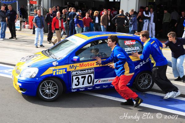 VLN 15-09-2007 03 Rennen Boxengasse 069