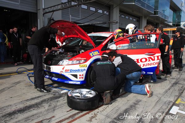 VLN 15-09-2007 03 Rennen Boxengasse 078