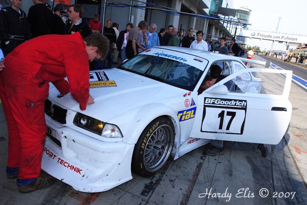 VLN 15-09-2007 03 Rennen Boxengasse 112