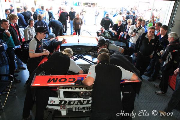 VLN 15-09-2007 03 Rennen Boxengasse 122