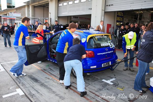 VLN 15-09-2007 03 Rennen Boxengasse 135