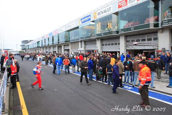 VLN 29-09-2007 02 Fahrerlager 30