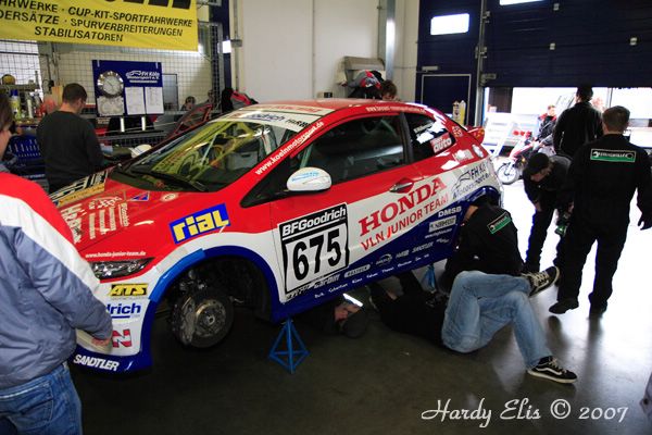 VLN 13-10-2007 02 Boxengasse 01