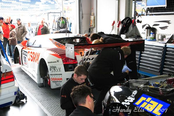 VLN 13-10-2007 02 Boxengasse 03