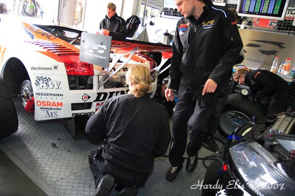 VLN 13-10-2007 02 Boxengasse 13