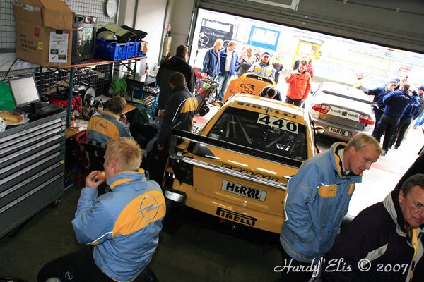 VLN 13-10-2007 02 Boxengasse 55