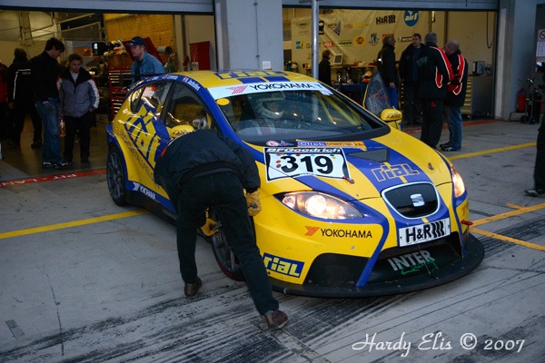 VLN 27-10-2007 01 Training Fahrerlager 005