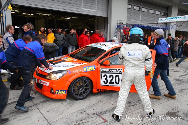 VLN 27-10-2007 04 Rennen Fahrerlager 01