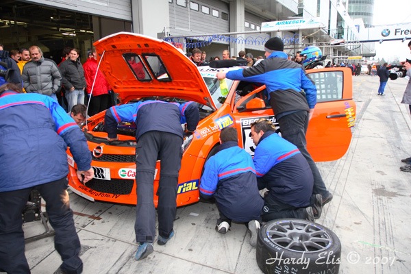 VLN 27-10-2007 04 Rennen Fahrerlager 02