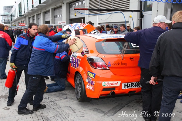 VLN 27-10-2007 04 Rennen Fahrerlager 03