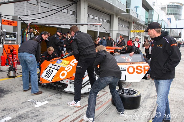 VLN 27-10-2007 04 Rennen Fahrerlager 05